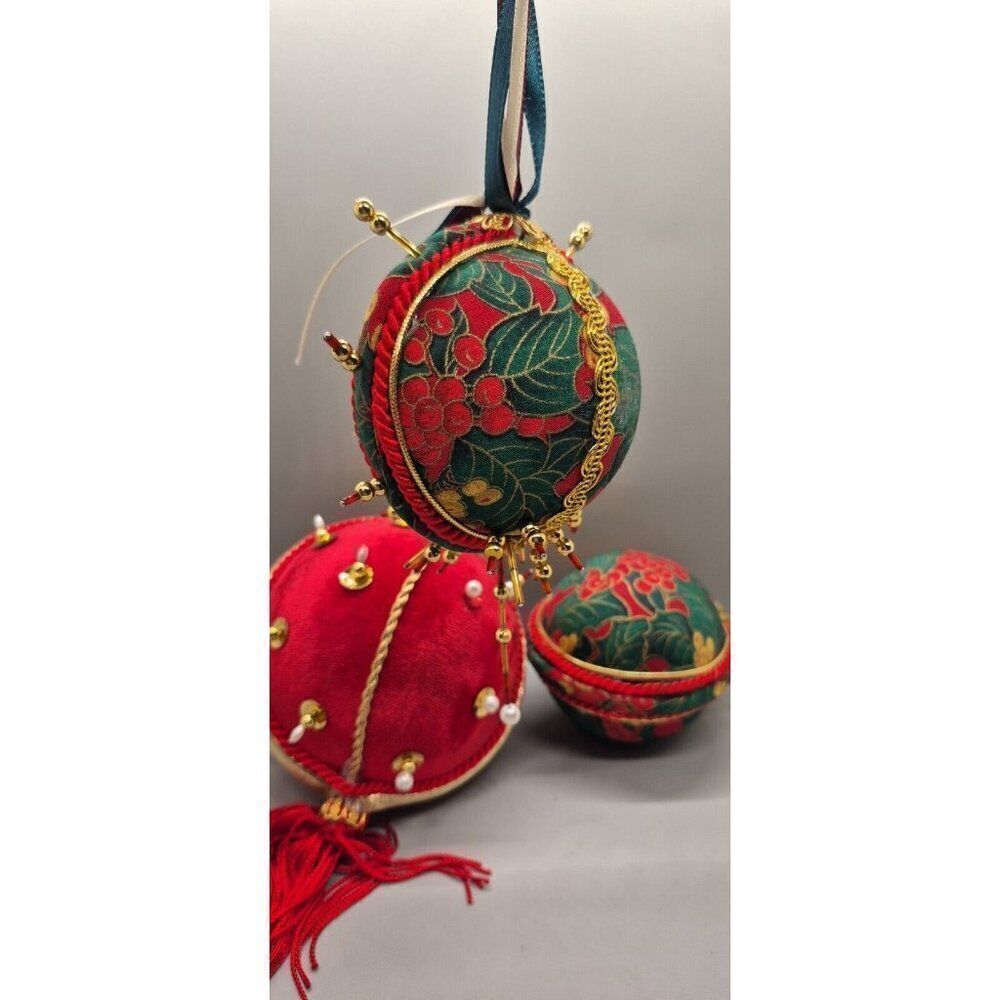 Lot of 4 Vintage Handmade Push Pin Beaded Ball Christmas Tree Ornaments - Picture 4 of 10